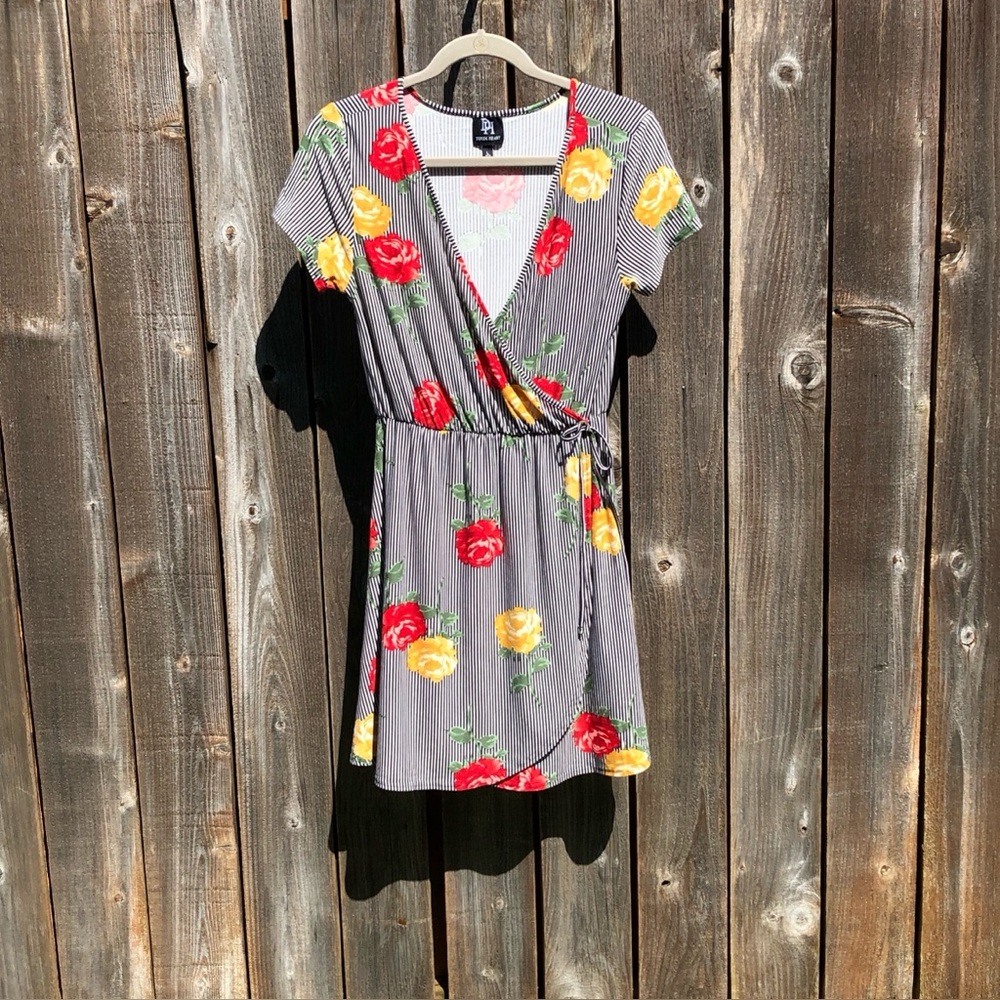 Derek Heart faux wrap dress size large